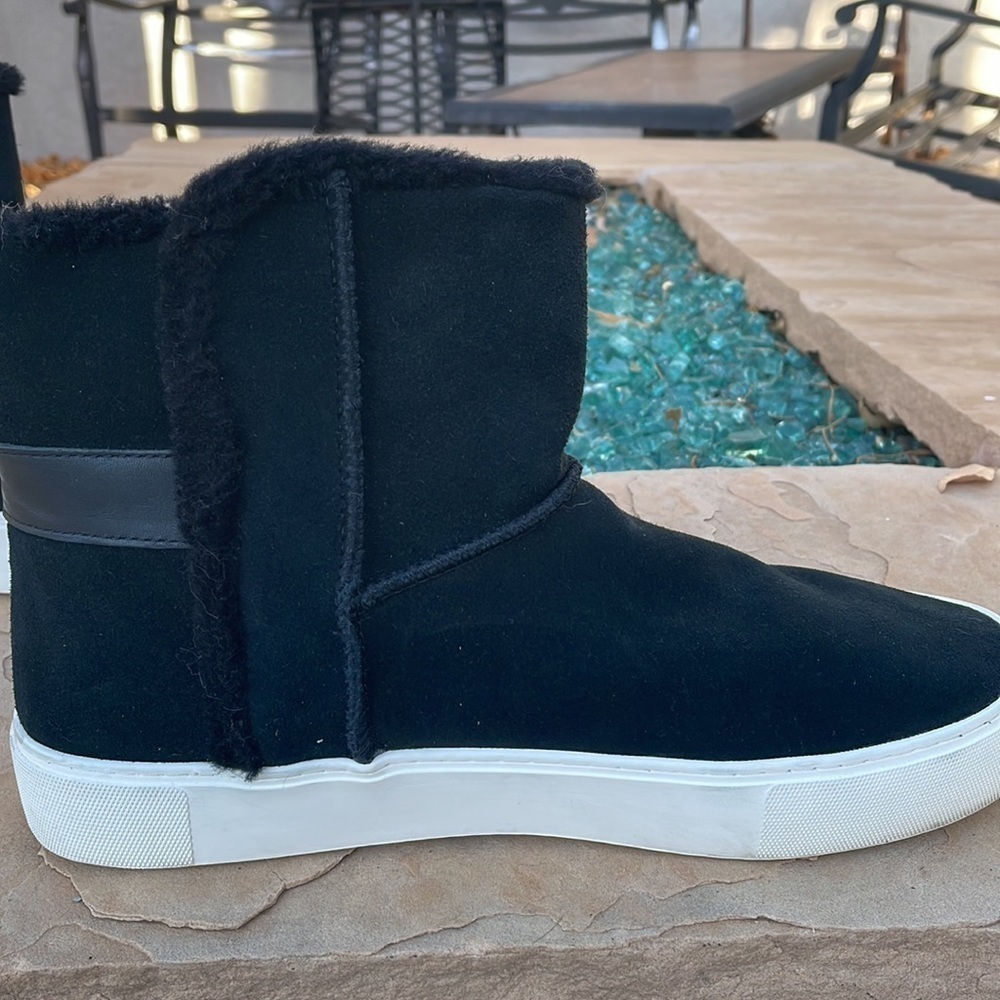 Ugg Lynus Black Suede Sneaker Size 11 - Picture 7 of 13